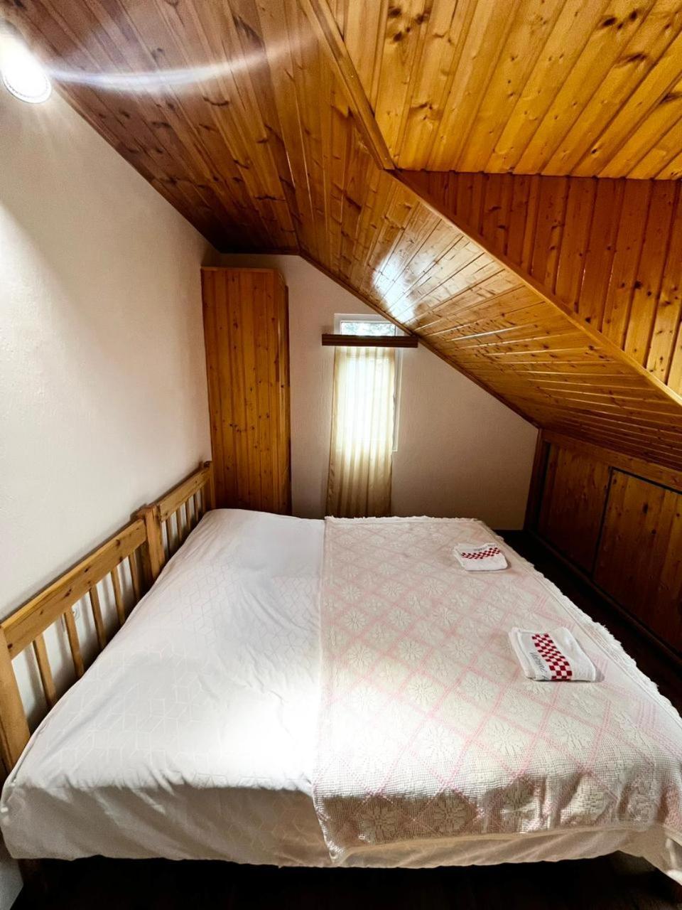 Nino & Irodi'S Guest House 库塔伊西 外观 照片
